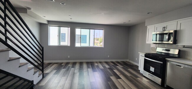 Foto del edificio - 2408 Hauser Blvd