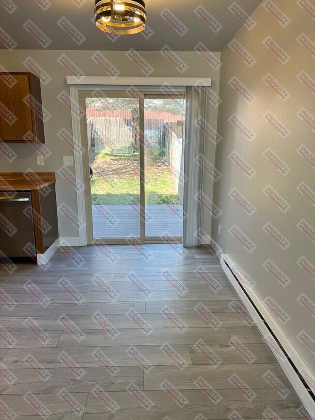 Building Photo - 7008 Robin Dr