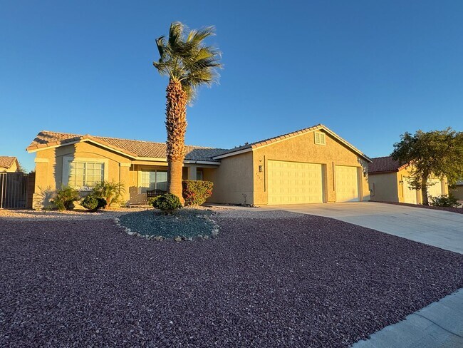 Foto del edificio - Nice home in Mohave Vista Estates