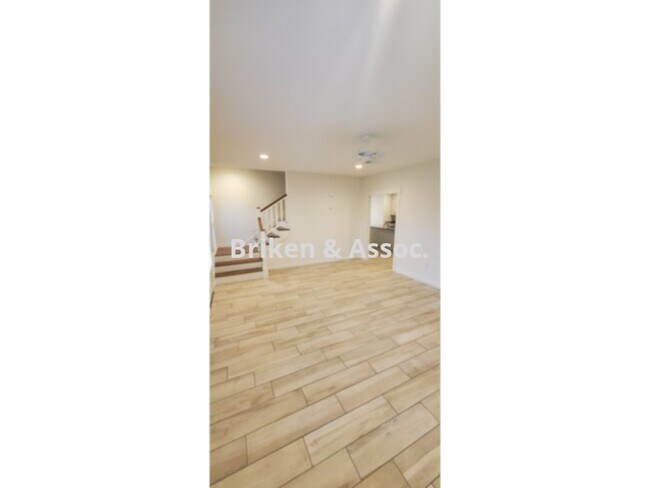 Building Photo - 613 LA-27