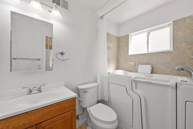 Foto del edificio - 3144 Coldwater Dr