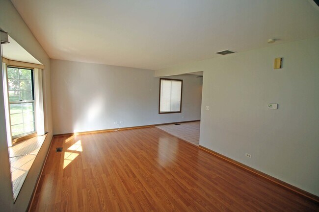 Building Photo - 115 S Hale Ave
