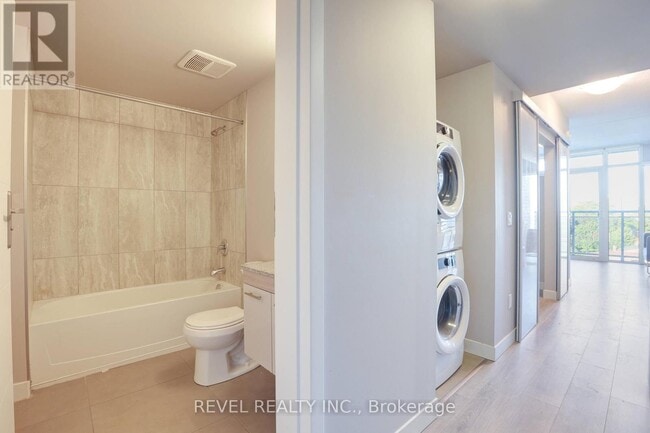 Building Photo - 308 Lester St