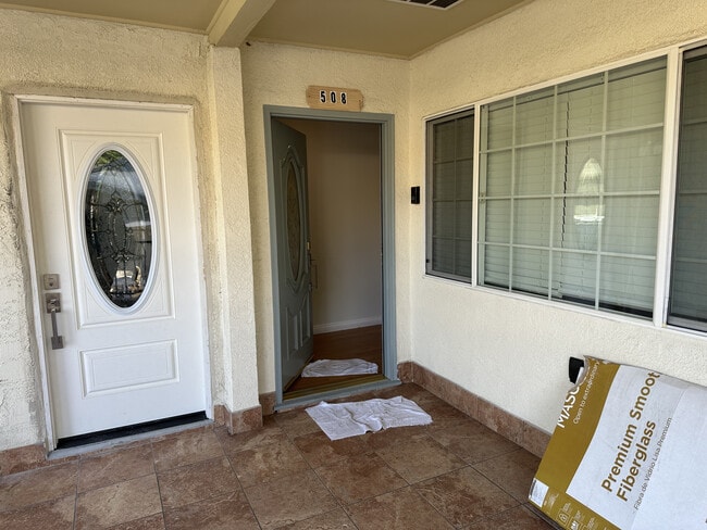 Building Photo - 508 N Verdugo Rd