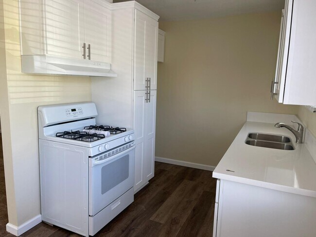 Building Photo - 1172 W Casa Grande Ave