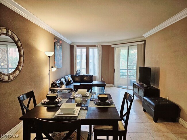 Building Photo - 220 E Flamingo Rd