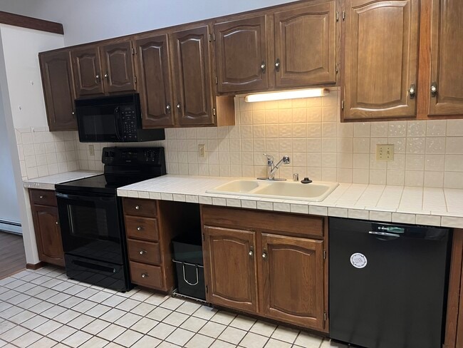 Building Photo - 636 Horizon Dr