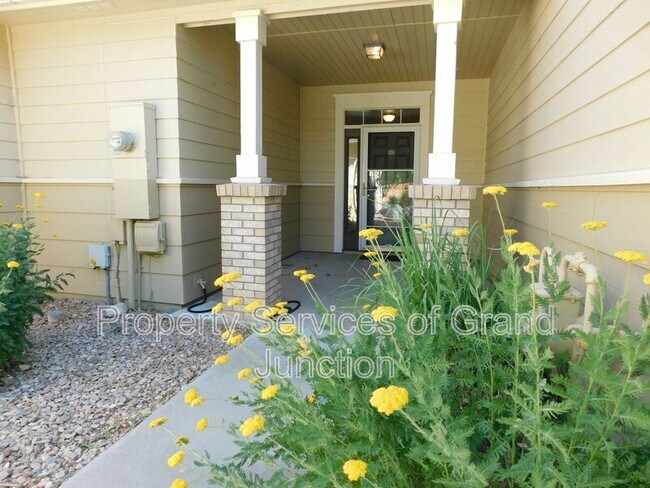 Foto del edificio - 733 Lakeview Ct