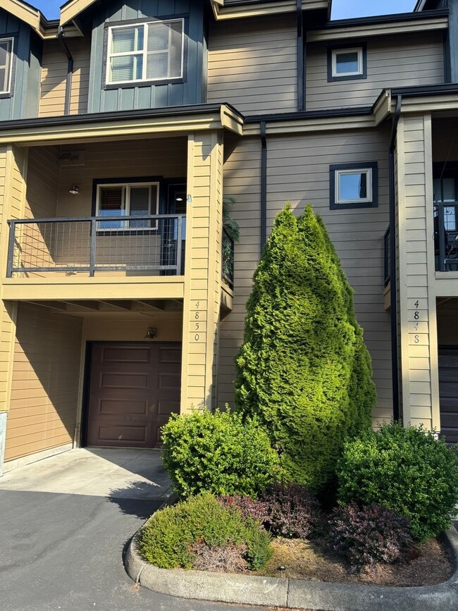 Building Photo - Experience Comfortable Living at The Camde...
