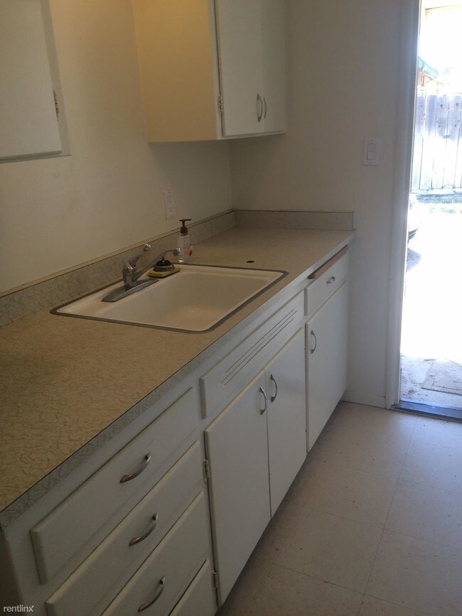 Building Photo - 2 br, 1 bath Apartment - 1424 Rodgers Rd