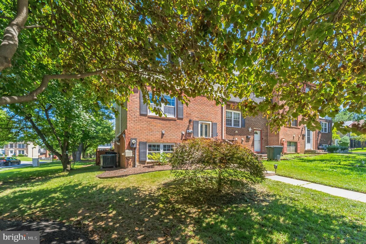 Primary Photo - 64 Pickersgill Square
