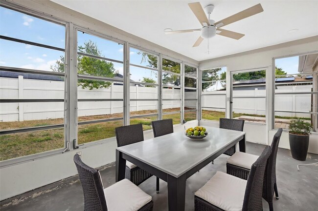 Foto del edificio - 8233 Redfield Dr