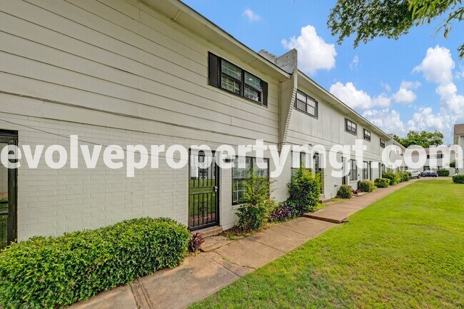 Foto del edificio - 674 Hobbs Dr