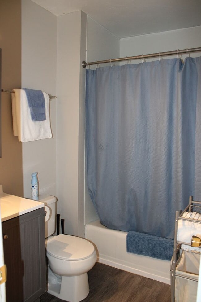 Foto del edificio - 3 bed 2 bath 2 car garage near campus.