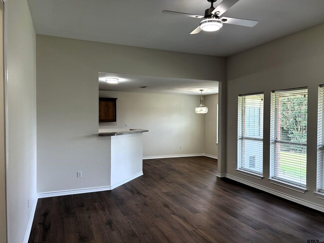 Foto del edificio - 11250 Derby Dr