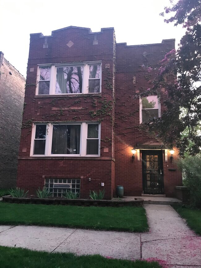 Foto del edificio - 7140 S Eberhart Ave