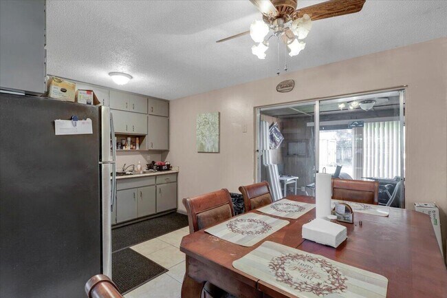 Foto del edificio - 2317 St Lucie Blvd