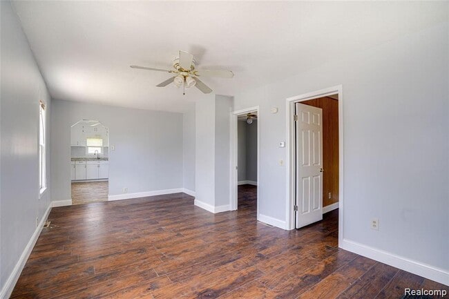 Foto del edificio - 577 E Brickley Ave