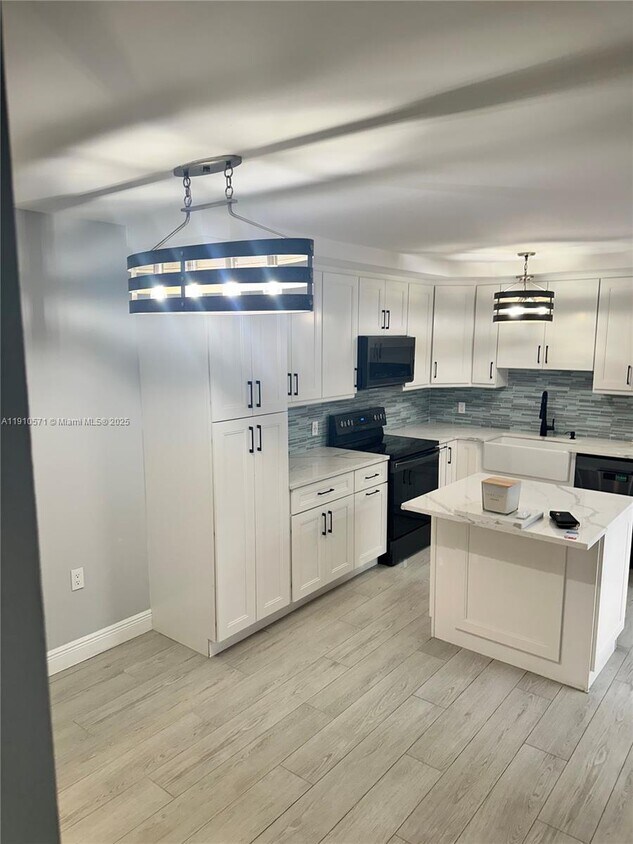 Foto principal - 9156D SW 23rd St