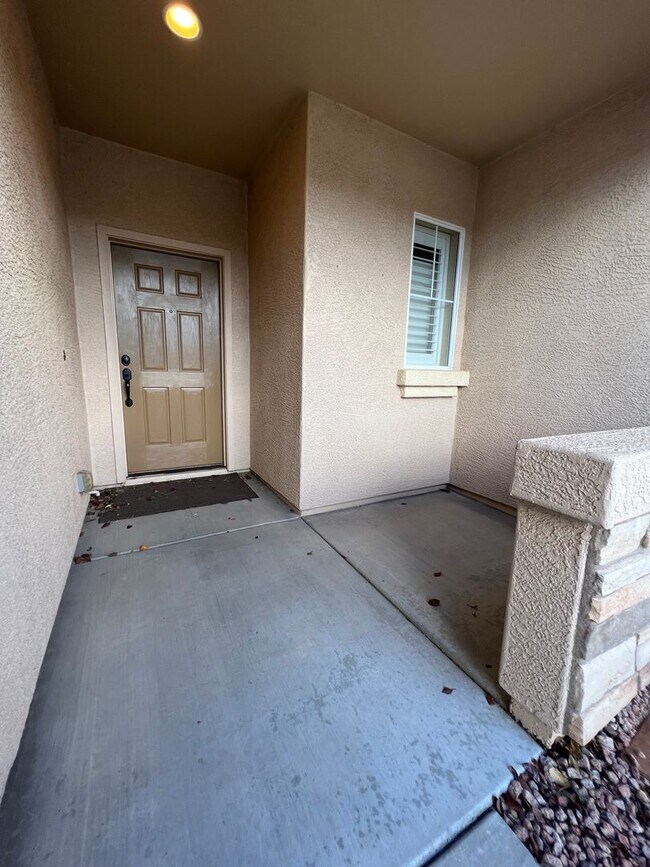 Foto del edificio - Desirable Pronghorn Ranch Home with 3 bedroom, 2 bathrooms!