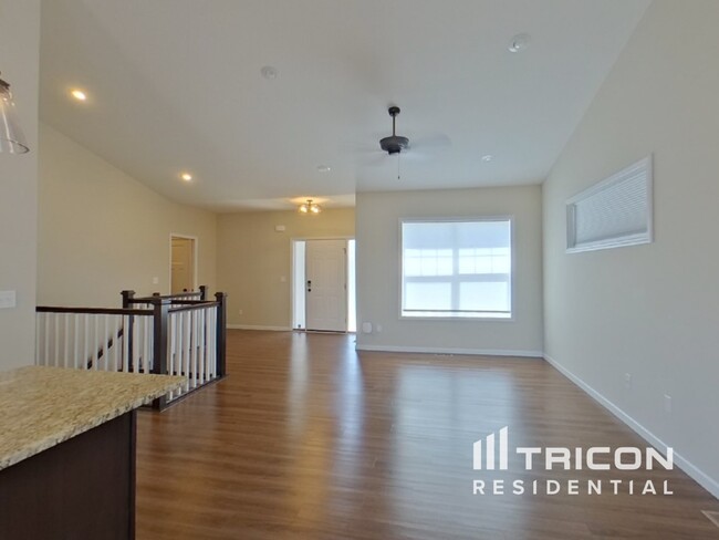 Building Photo - 1341 Meadow Ln