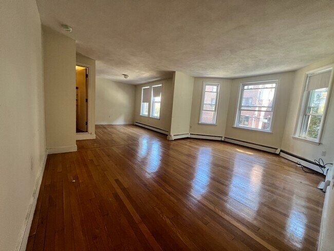 Building Photo - 306 Tappan St