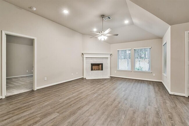 Building Photo - 2 E Trillium Cir