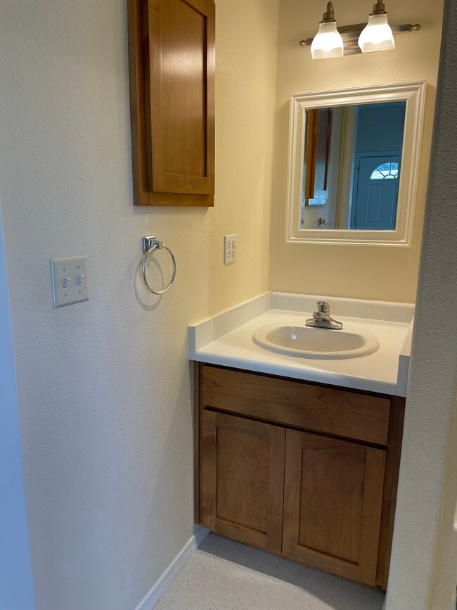Bathroom - 207 Willamette Ave