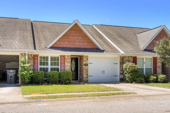 Building Photo - 2 Bed 2 Bath Townhouse Minutes from Ft Gordon