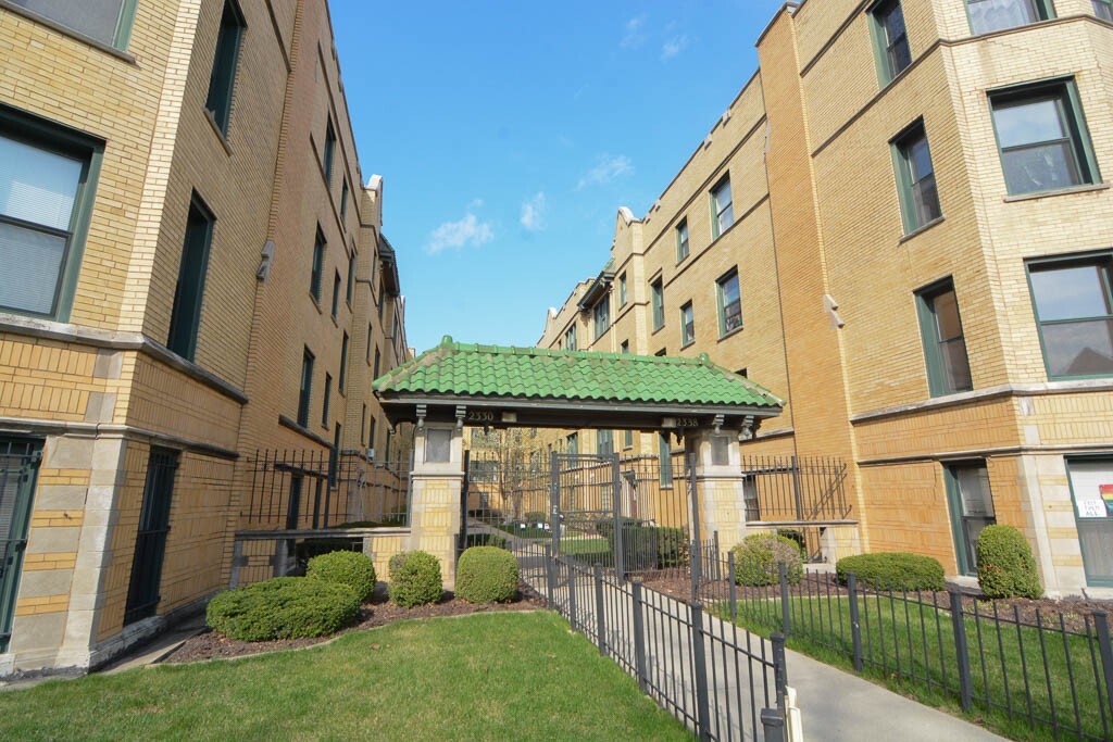 Primary Photo - 2330 N Spaulding Ave