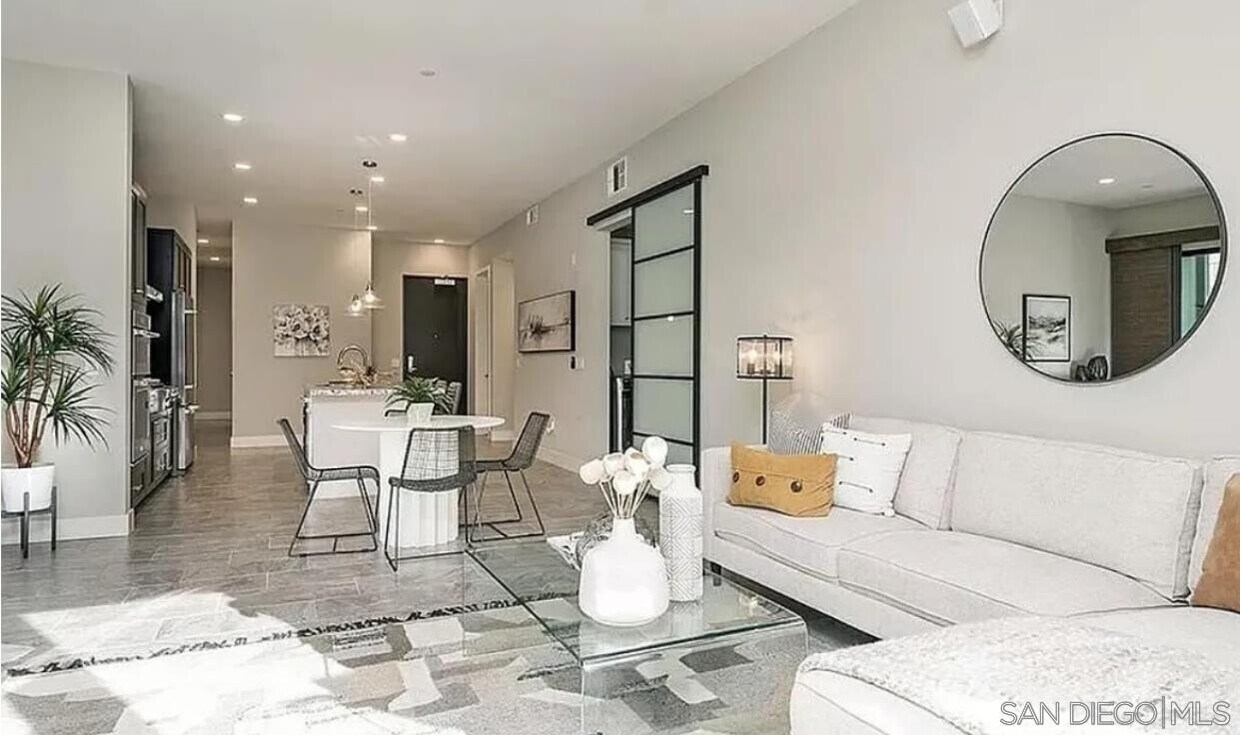 Foto principal - 8434 Distinctive Dr