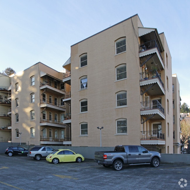 Building Photo - The Fordham Apartments