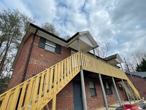 Building Photo - 1604 Oak Croft Dr