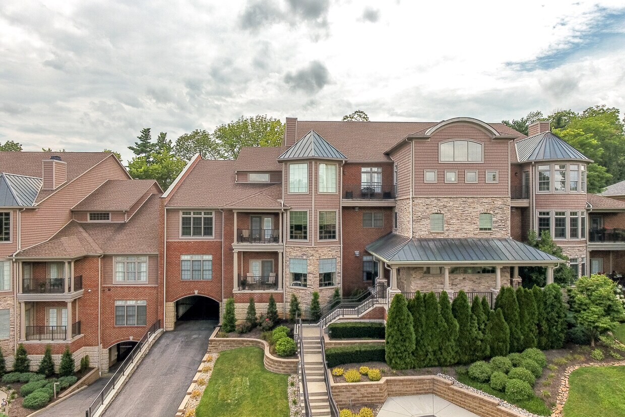 5220 Indian Woods Dr Unit 203, Louisville, KY 40207 Condo for Rent in