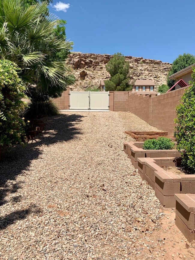 Foto del edificio - 2276 Greystone Dr