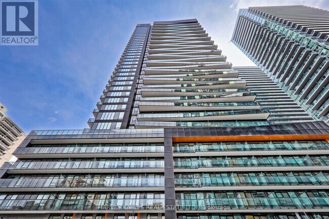 Photo du bâtiment - 117-3117 Broadway Ave