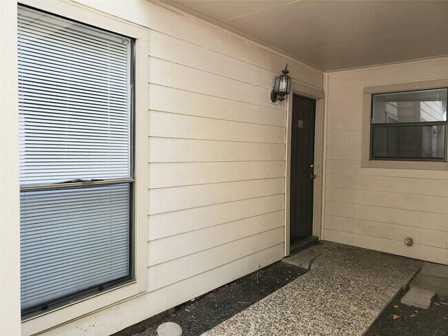 Building Photo - 2277 S Kirkwood Rd