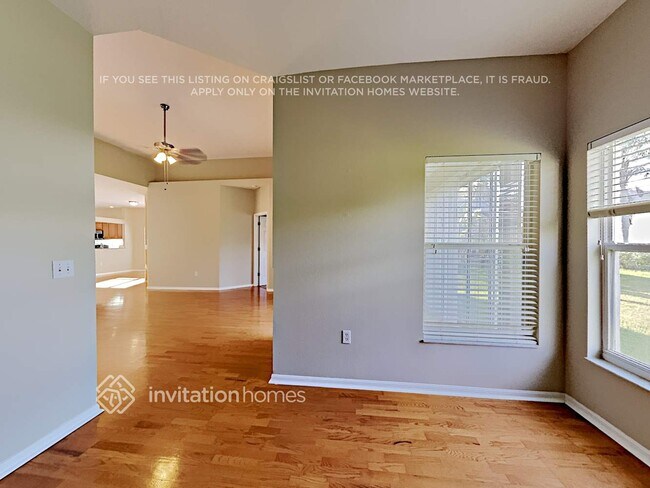 Foto del edificio - 12331 Hollybush Terrace