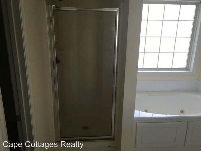 Building Photo - 711 Clearwater Ct