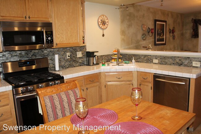 Building Photo - 3 br, 2.5 bath House - 372 Bellflower Court