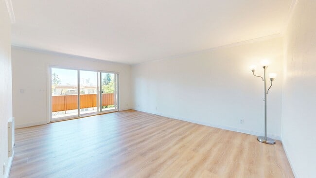 Building Photo - Beautiful 2 Bedroom Condo In Oakland!
