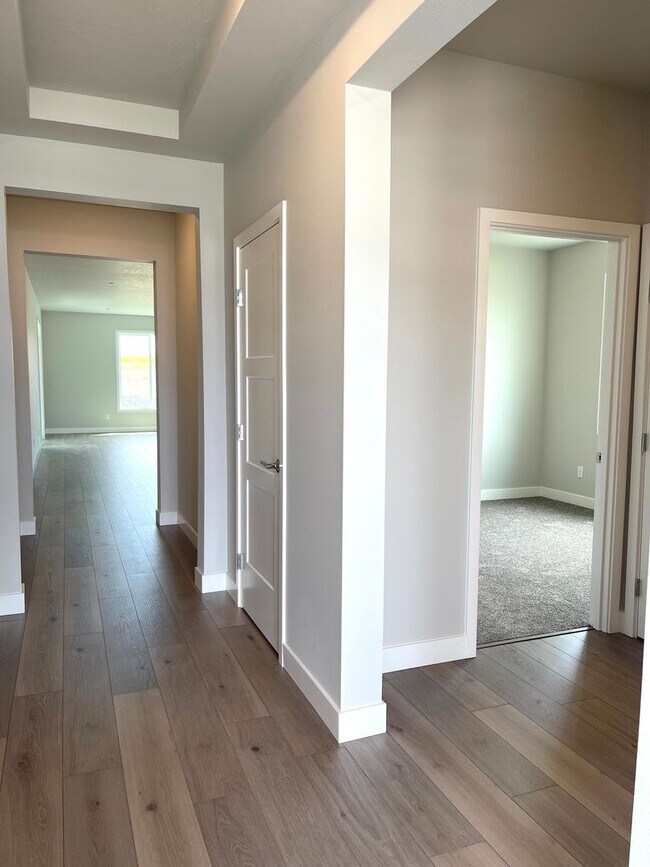 Building Photo - Beautiful Three Bedroom located in West Vi...