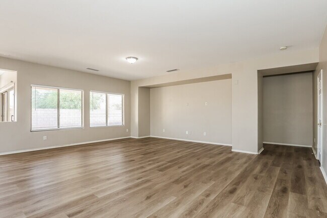 Building Photo - 5245 W Bowker St