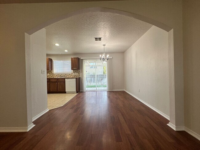 Building Photo - 3bed, 2bath 1,160sq.ft. 2car garage home in Central Caldwell location