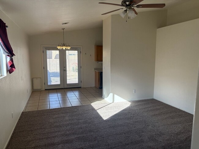 Building Photo - 3 bed 2 Bath NW Tucson Home