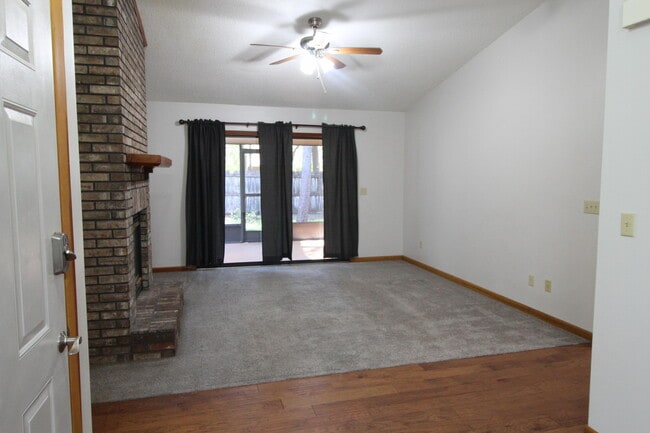 Building Photo - 3901 Summerwood Ct