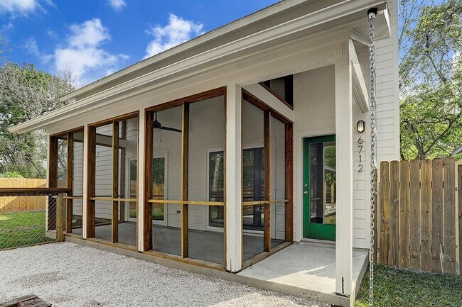 Foto del edificio - 6712 Cohn St