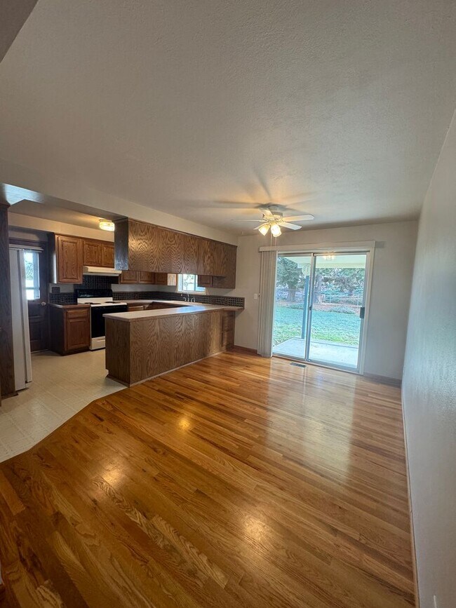 Foto del edificio - 4337 Lombard Dr