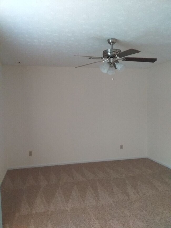 Foto del edificio - 7549 Crescent Dr