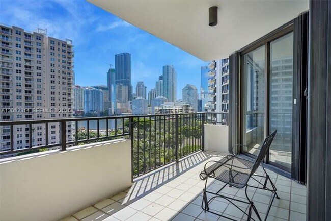 Photo - 520 Brickell Key Dr cu-A1007 Apartment